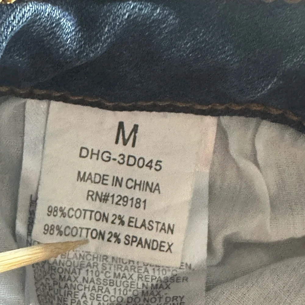 FASHION NOVA WOMAS DISTRESSED DENIM SHORTS SZ MEDIUM 28 - Picture 15 of 15
